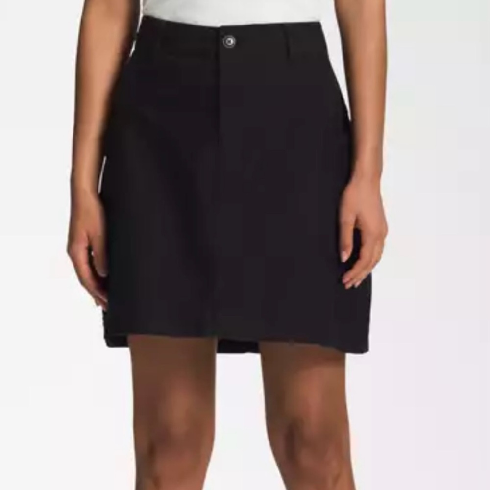 NWT North Face Valley Skirt in Black size Small